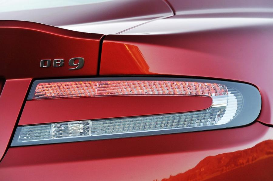 Детали экстерьера Aston Martin DB9 2013 года  (NA) (фото 42 из 60)